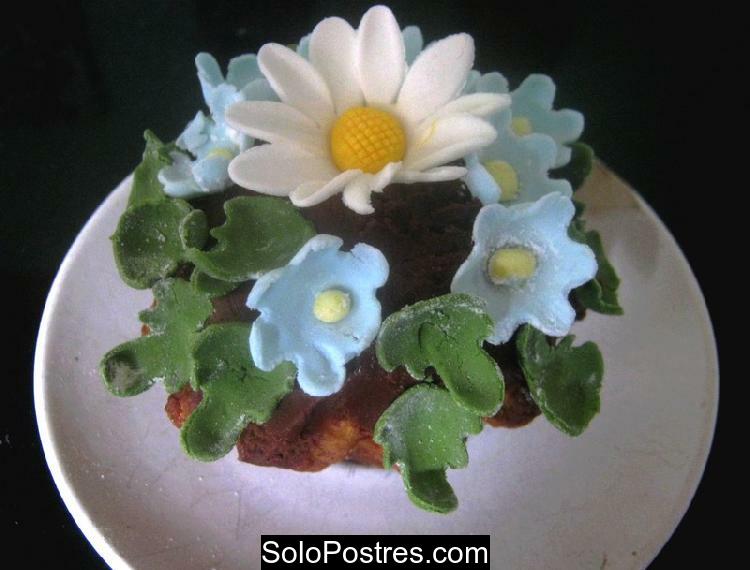 Cupcakes de manzana decorados con flores