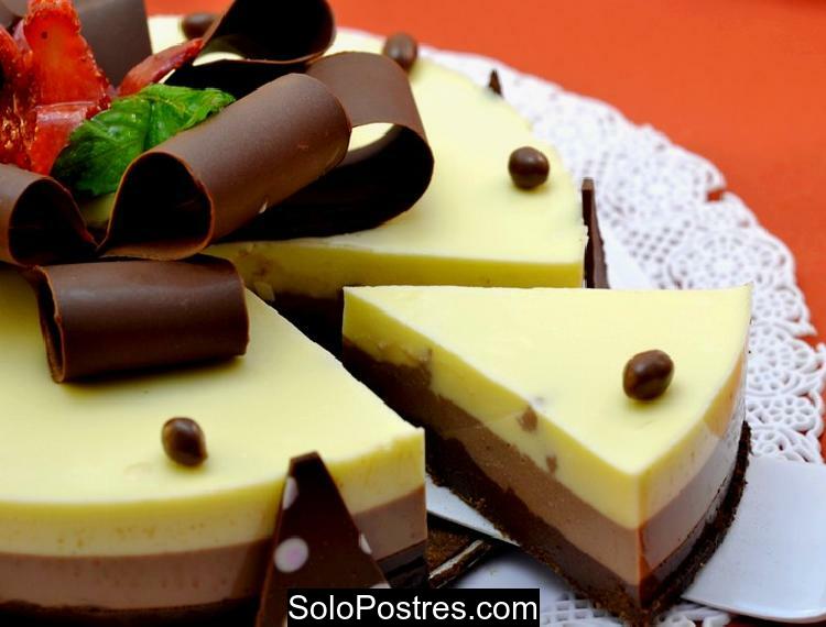 Pastel o tarta de tres chocolates