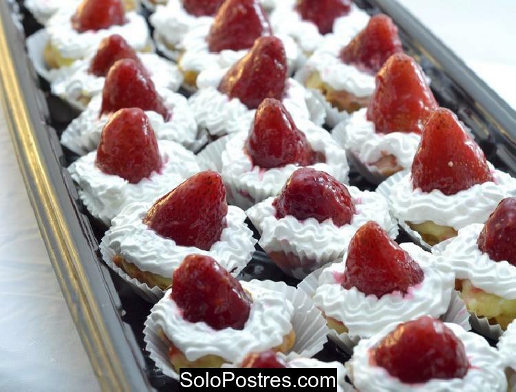 Tarteletas de frutillas (fresas) y crema pastelera