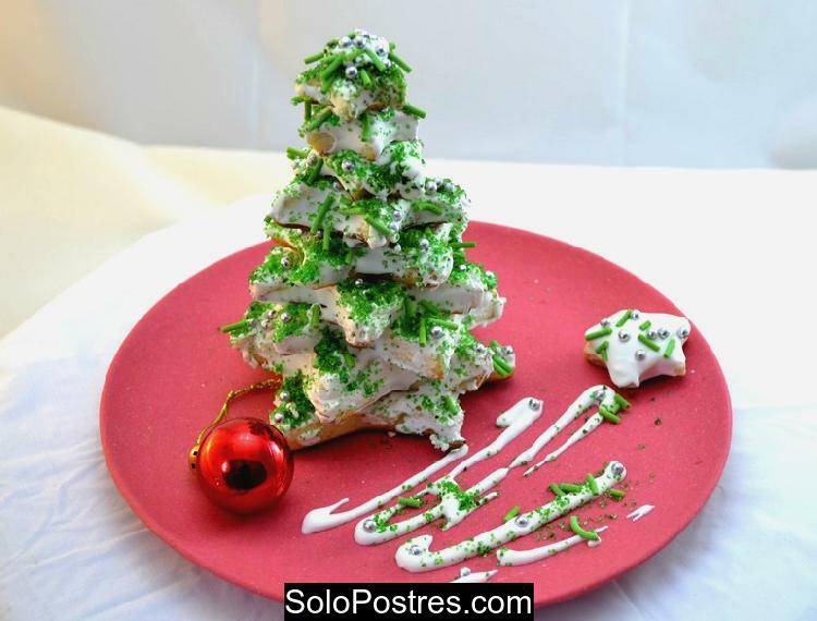 Pino de Navidad formado con galletas