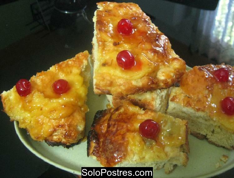 Rosca rellena de crema pastelera