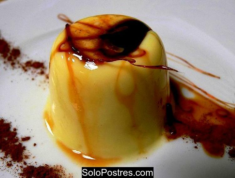 Flan de café con chips de chocolate