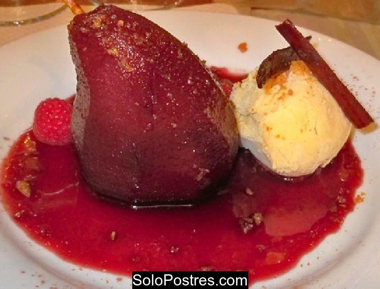 Postre fácil y vistoso, peras en salsa de vino