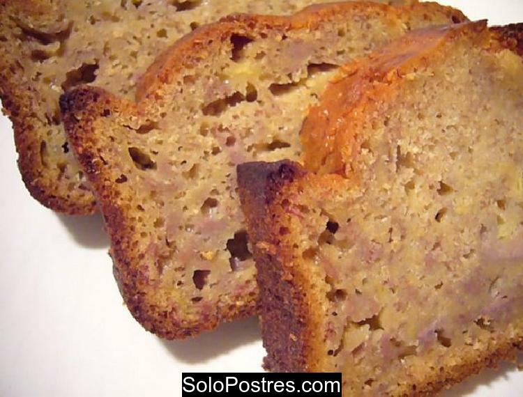 Budín de banana (plátano) al ron