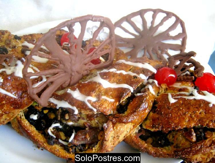 Rosca de Pascua rellena de crocante de chocolate y dátiles