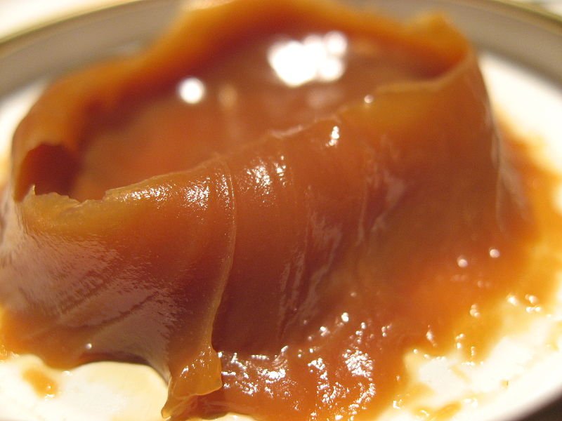 Preparación del dulce de leche con leche condensada