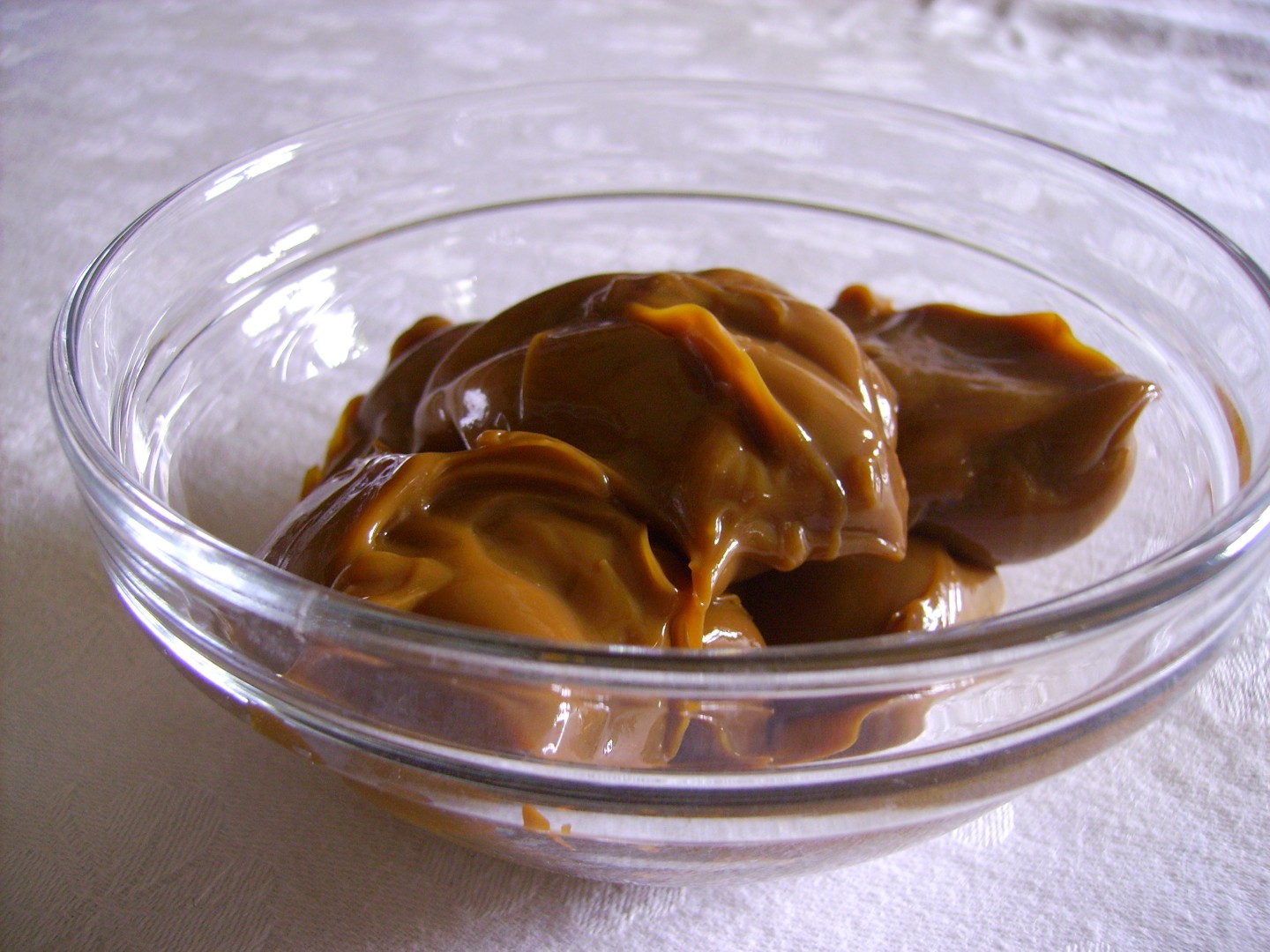 Preparación del dulce de leche con leche condensada