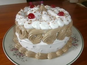 pastel decorado con merengue italiano