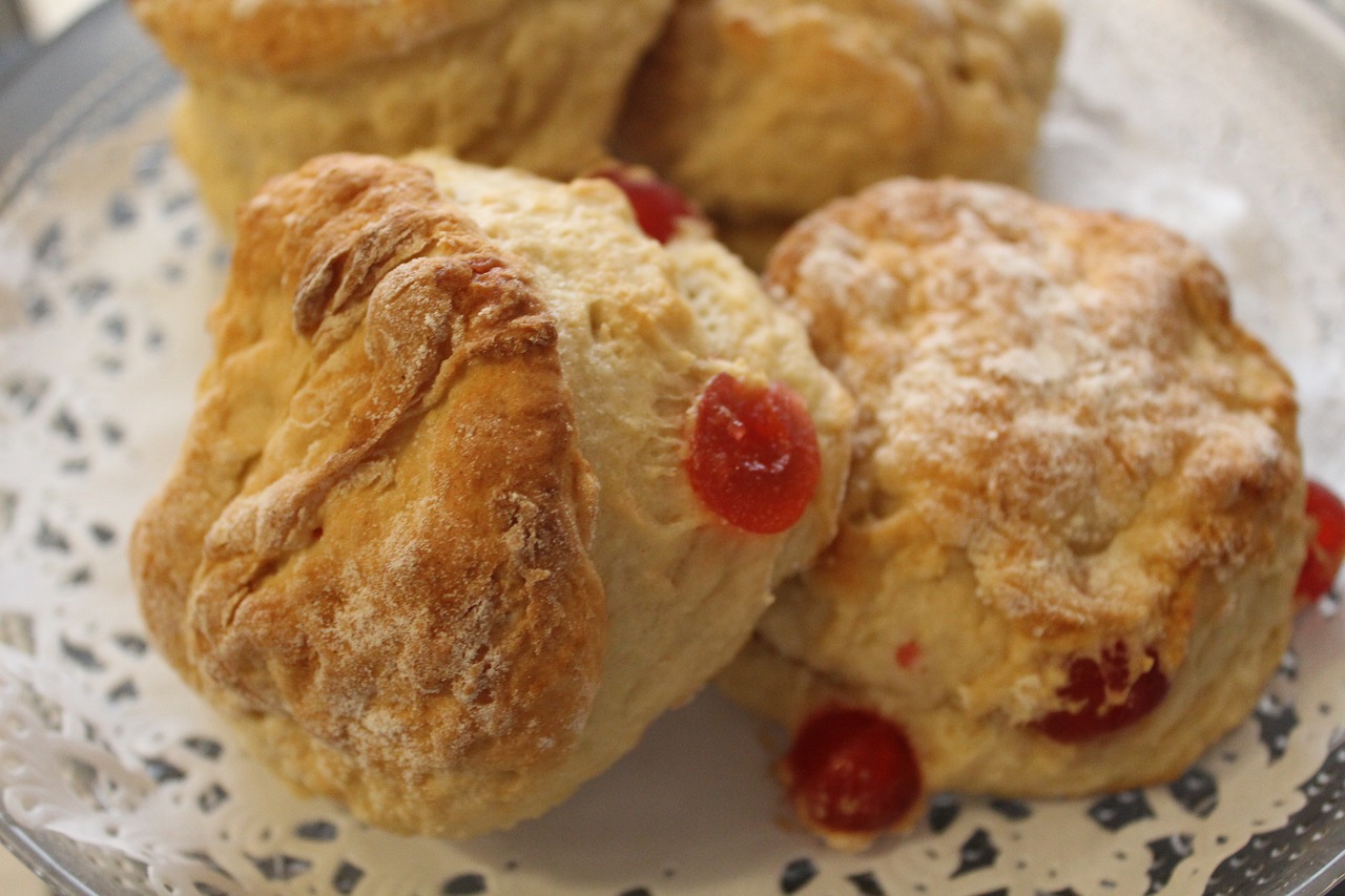 Scones con fruta abrillantada