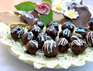 Bombones de coco, copos de maíz y chocolate