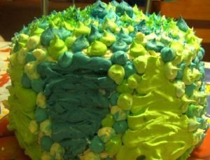 Torta de cumpleaños de chocolate y nueces
