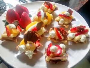 Tarteletas rellenas con crema pastelera