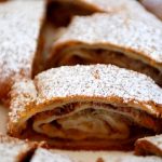 Strudel de dulce de membrillo con almendras