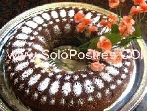 Torta de almendras y fruta abrillantada