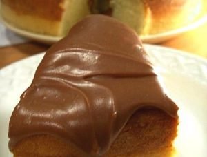 Torta de zanahorias con baño de chocolate