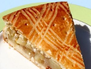 Torta con capas de manzanas