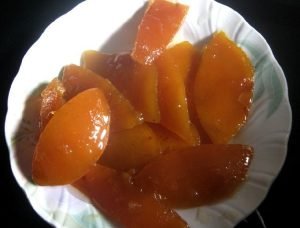 cáscara de naranja confitada