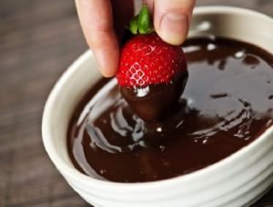 Salsa de chocolate caliente con canela