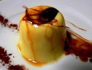 Flan de café con chips de chocolate