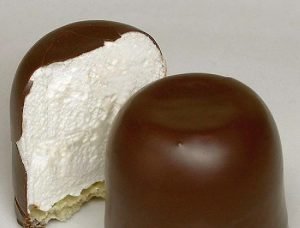 Pinitos de merengue bañados de chocolate