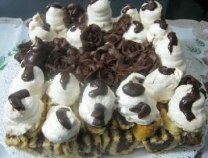 Gateau de crema con crocante de nuez y crema de chocolate