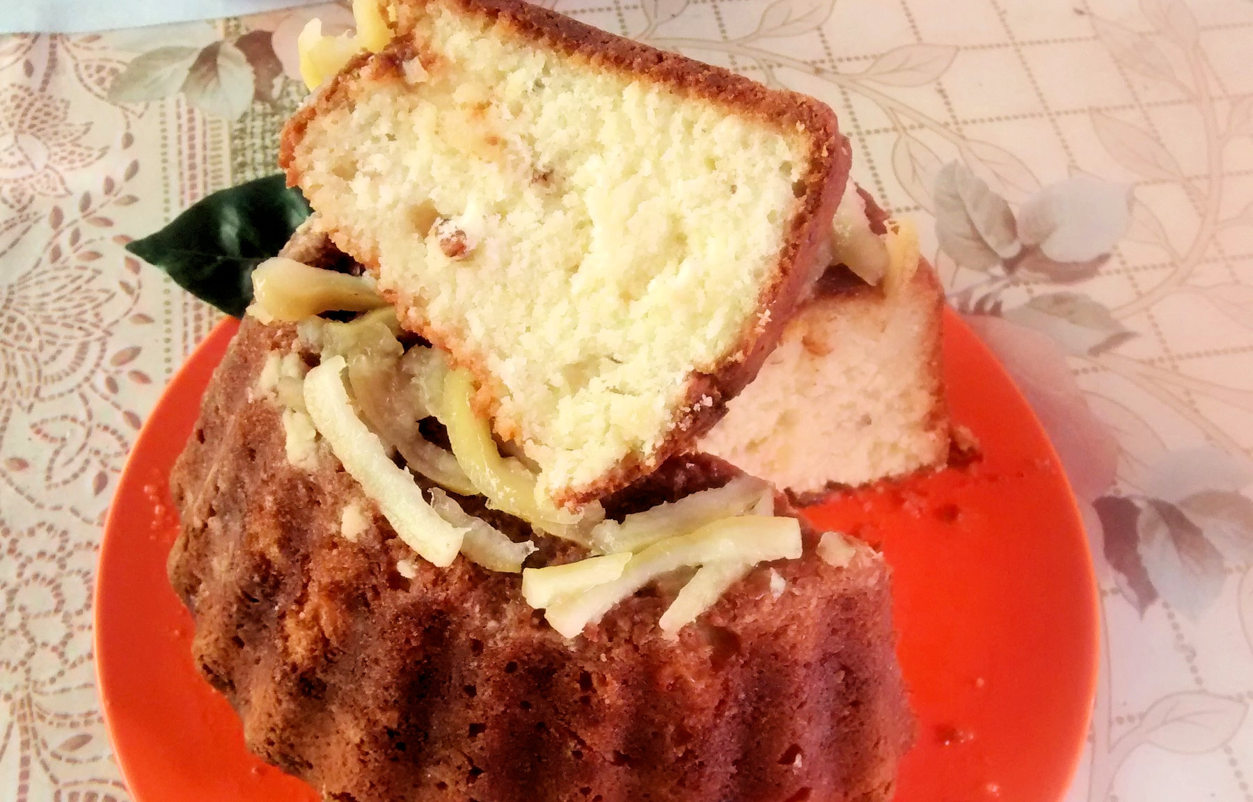 Torta húmeda de yogurt, limón y almendras