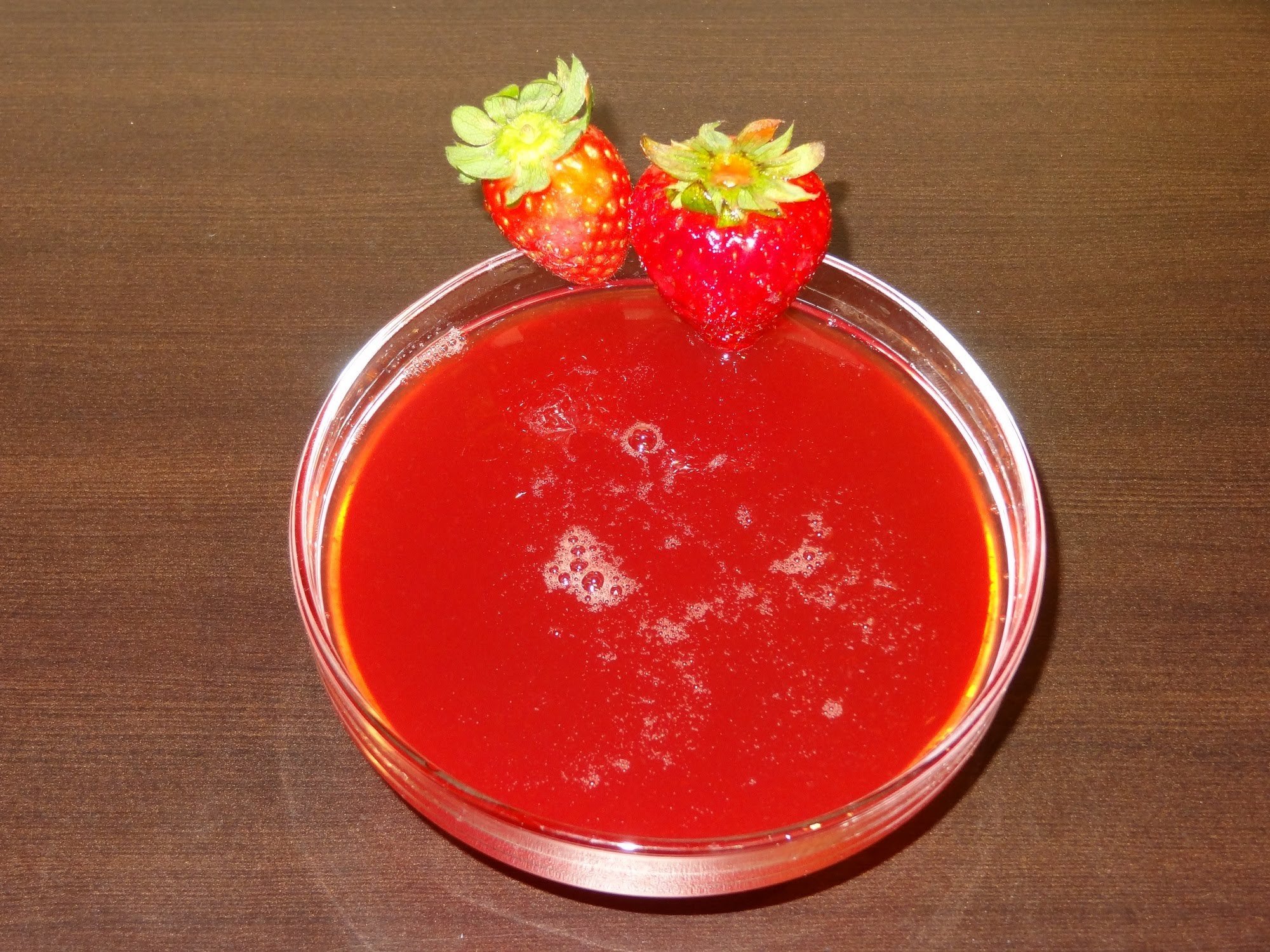Almíbar de fresa casero para tartas