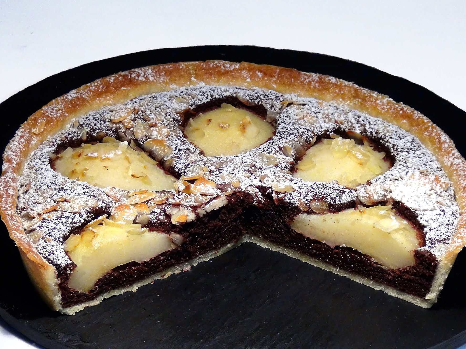 Tarta de peras con almendras y chocolate