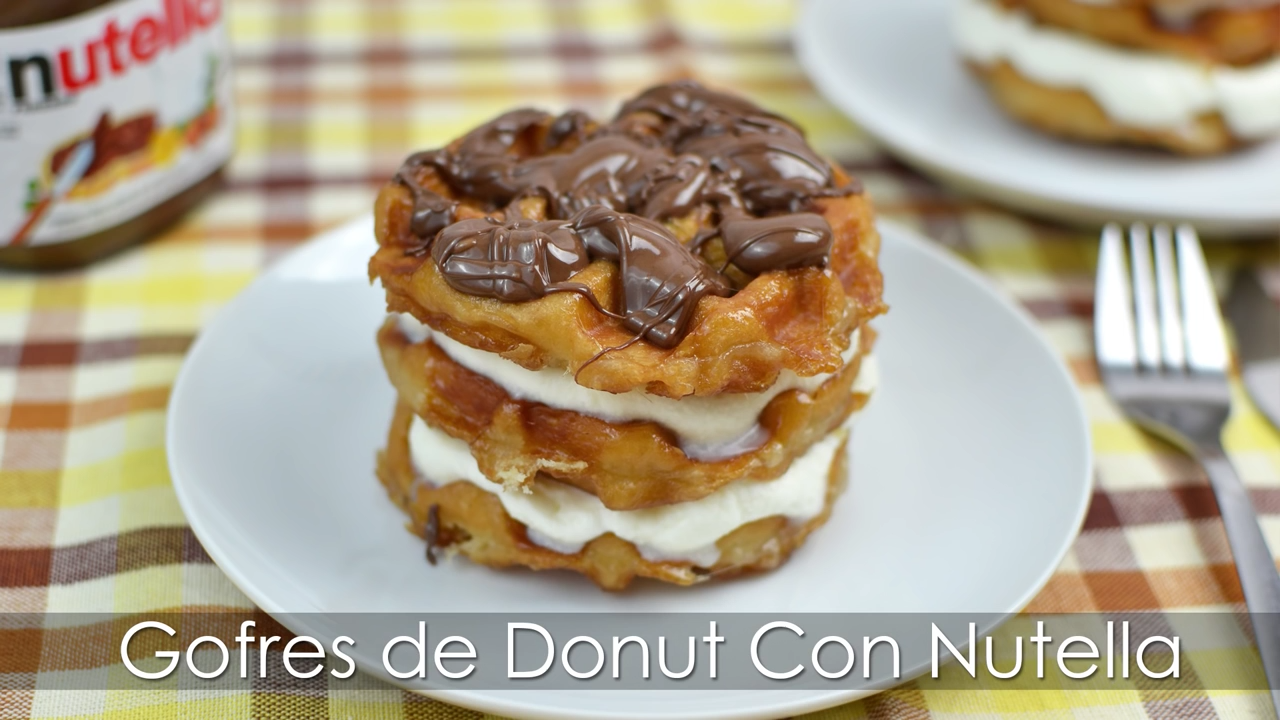 Waffles de Donut con nata montada y Nutella
