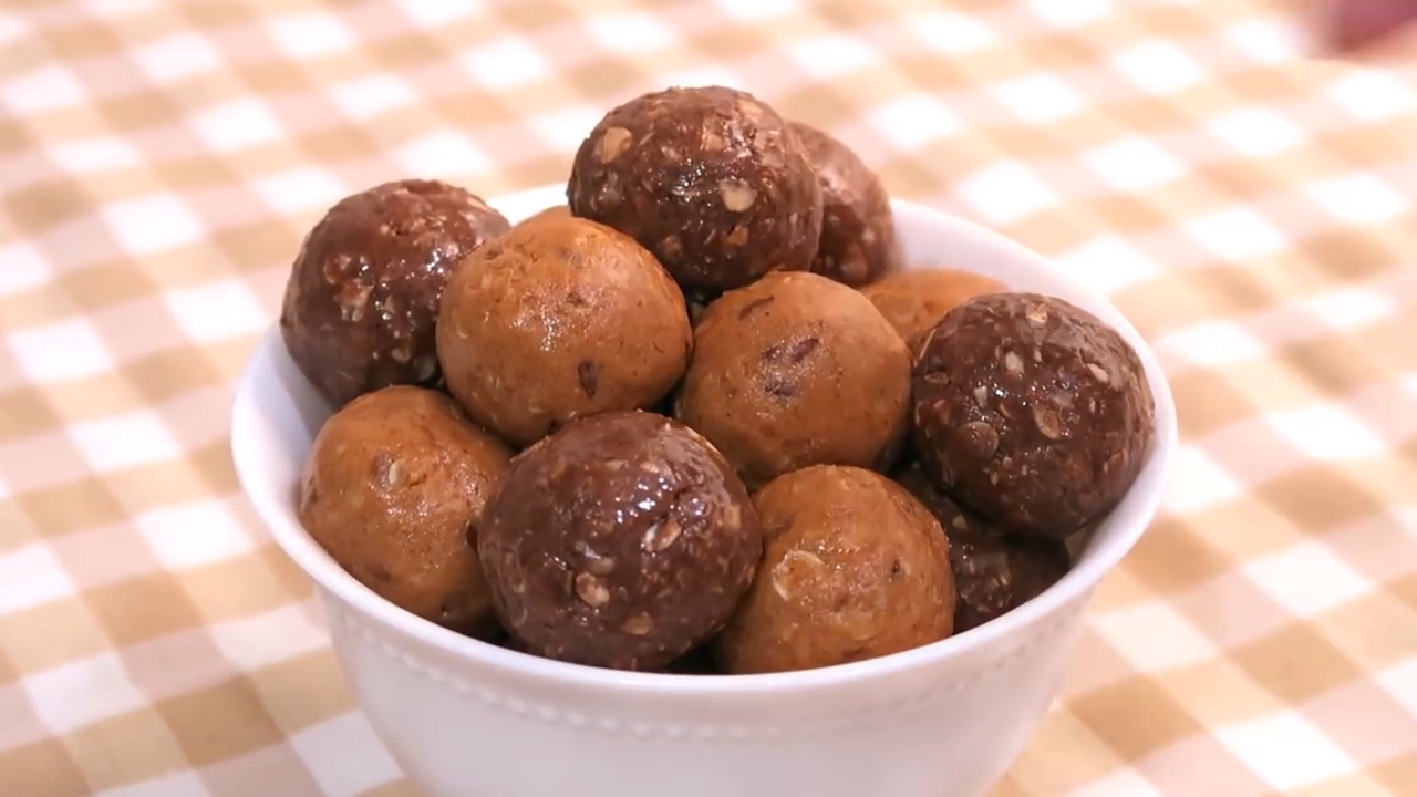 Bolitas Proteicas de Nutella y Crema de Maní