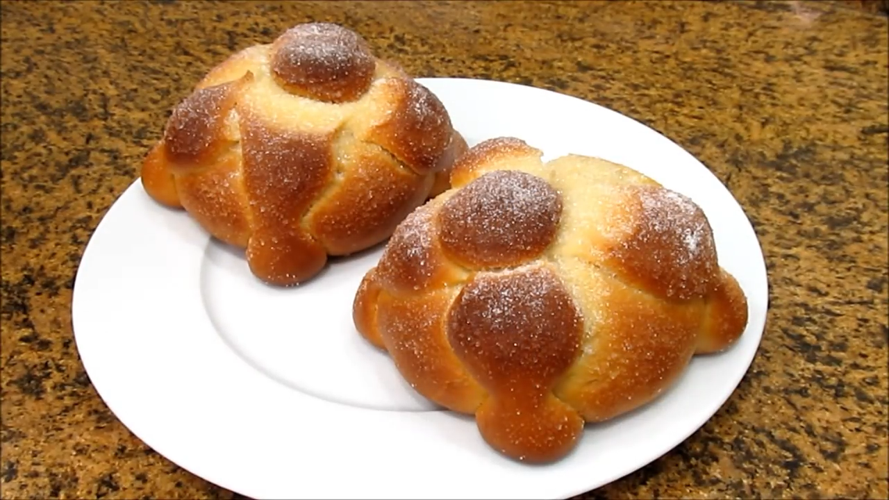 Pan de Muerto tradicional mexicano