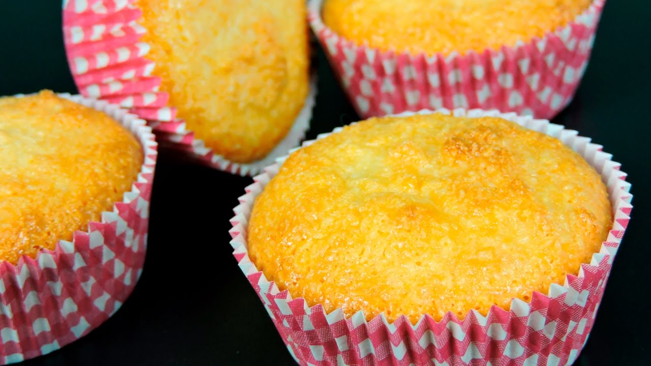 Pasteles de coco y leche condensada