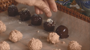 BOMBONES DE MAZAPAN Y COCO