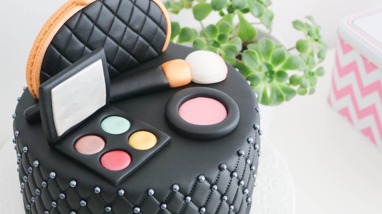 Torta decorada con Maquillaje