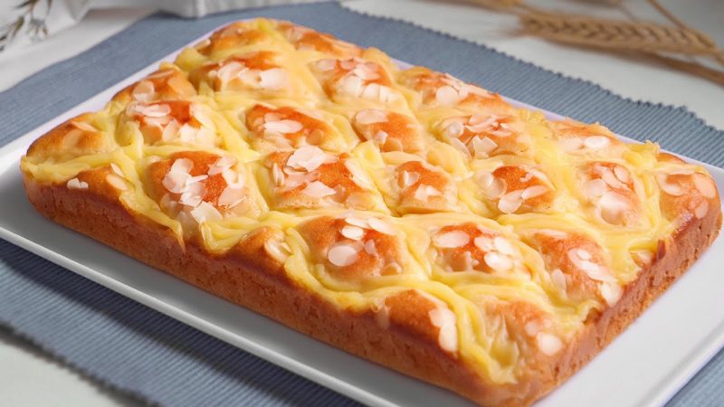 Pastel alemán con crema y almendras