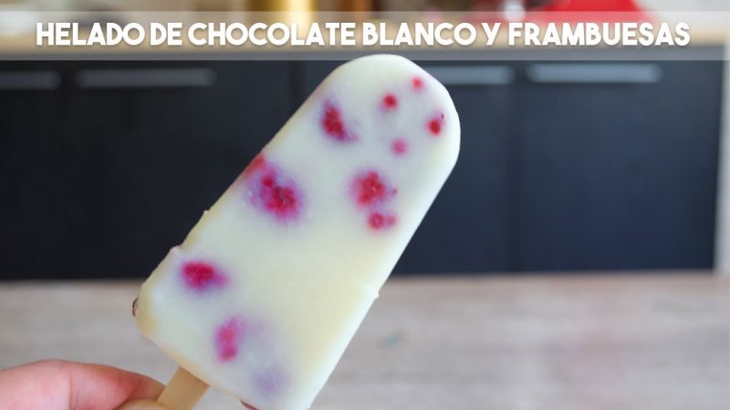 Helado de chocolate blanco y frambuesas